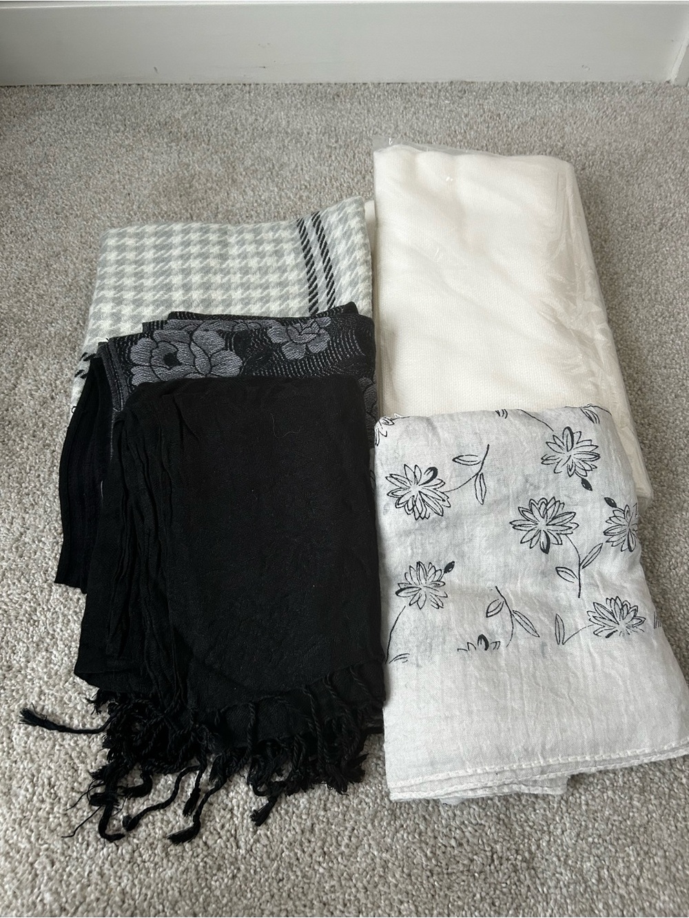 Set of 5 Black and White Scarves
